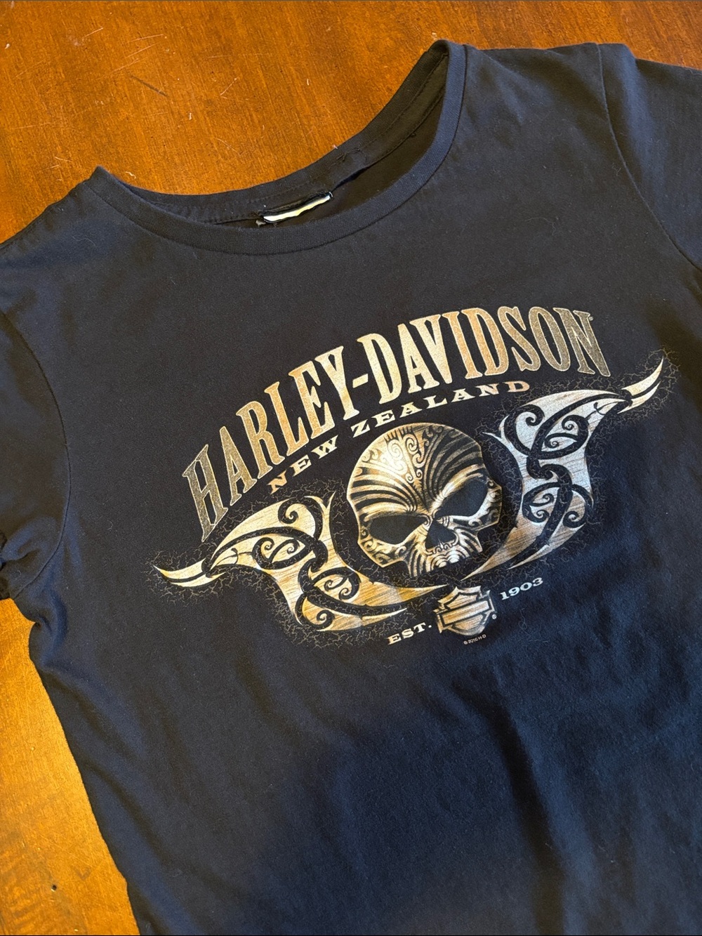 Harley-Davidson New Zealand X-Small Black Tee Silver Cream Skull Graphic (L-127)